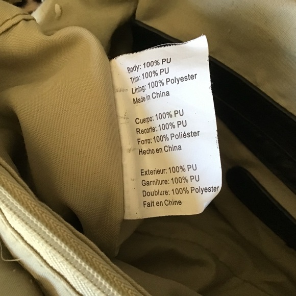 STEVE MADDEN BLACK. VEGAN PURSE, lots of compartments inside, classy look! - Picture 5 of 10